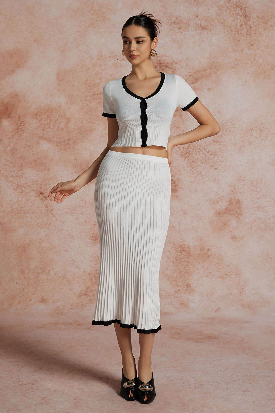 Contrast V-neck Knit Top And Pleated Midi Skirt Set