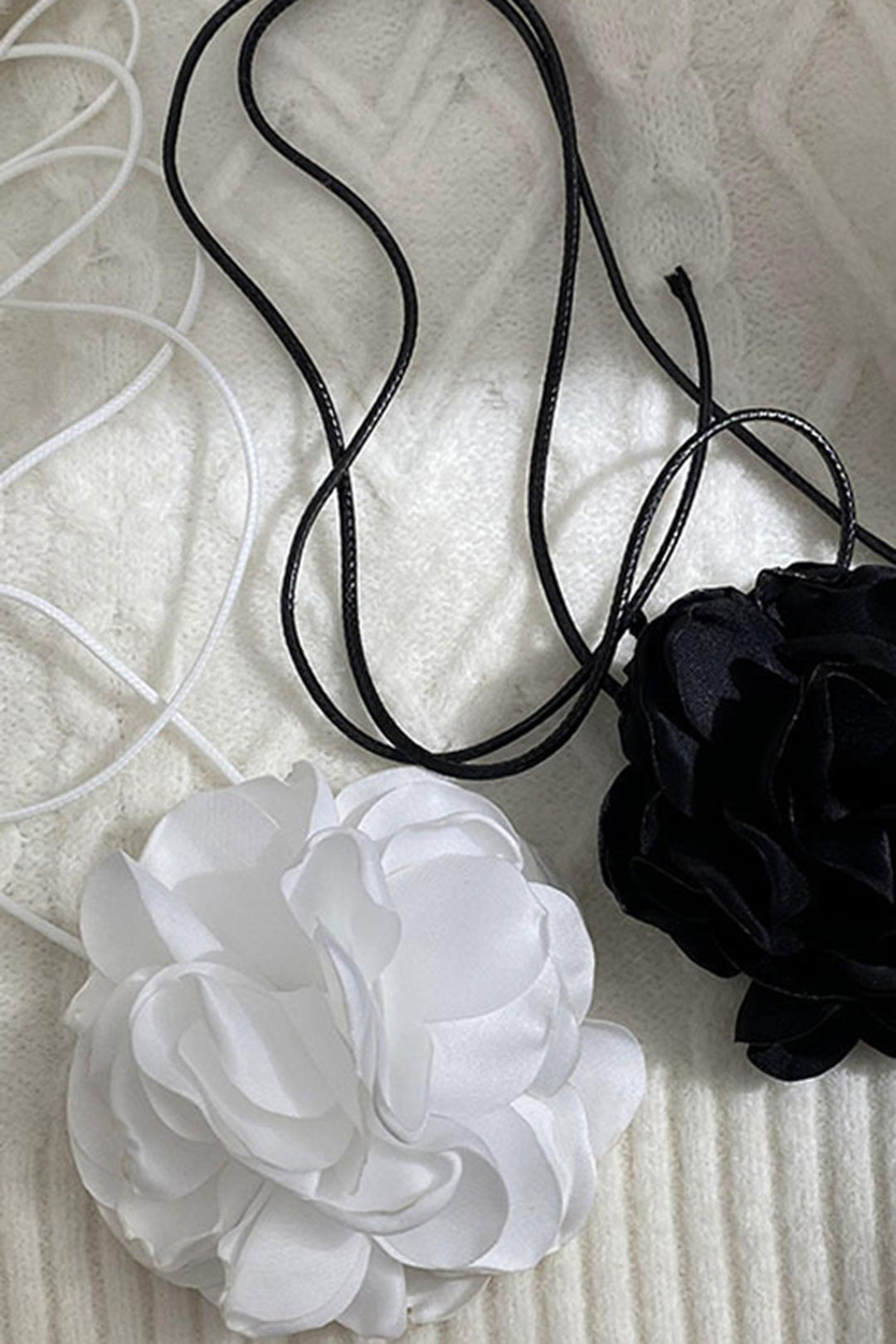 Rosette Decor Choker Necklace