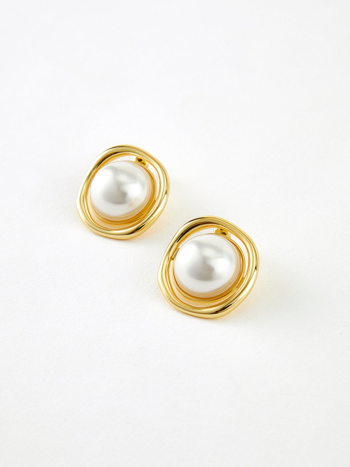 Golden Edge Pearl Stud Earrings