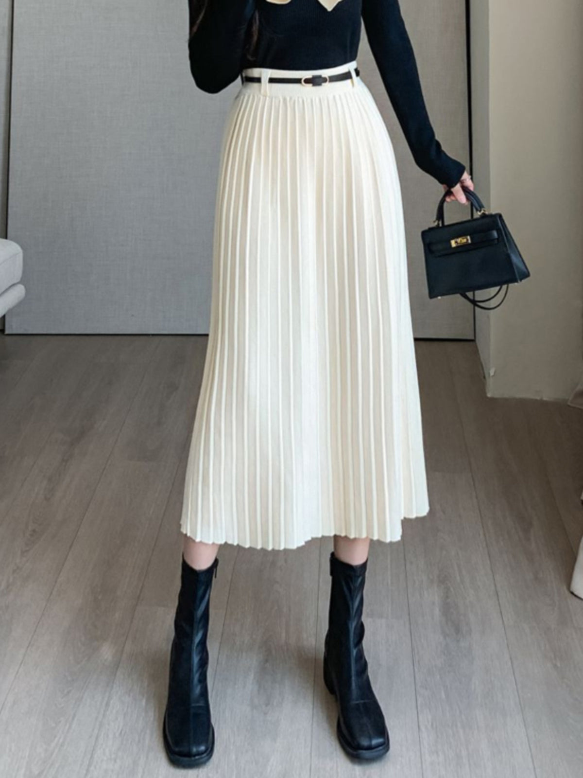 Pleated Sweater Skirt With Belt