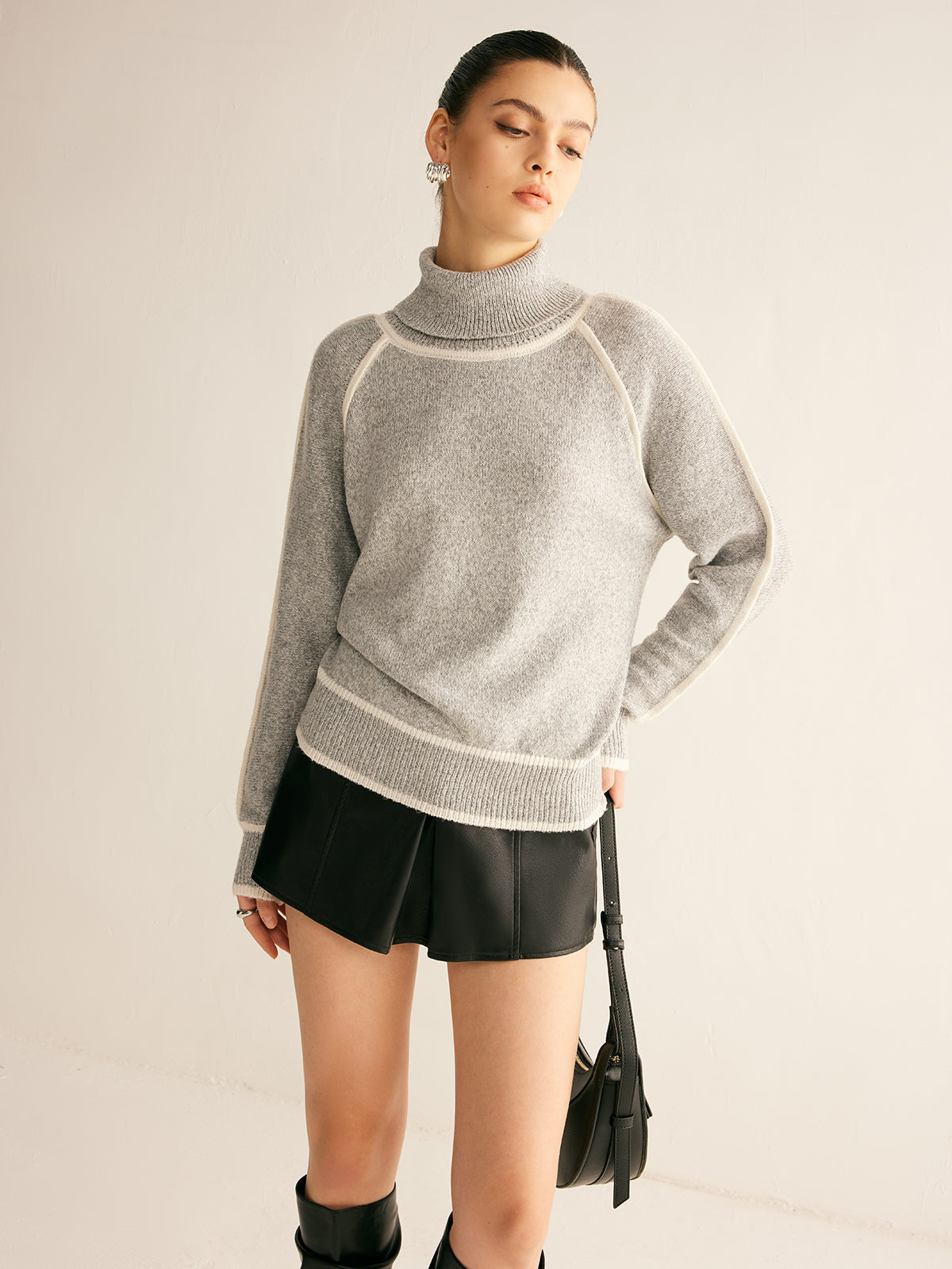 Contrast Piping Turtleneck Sweater