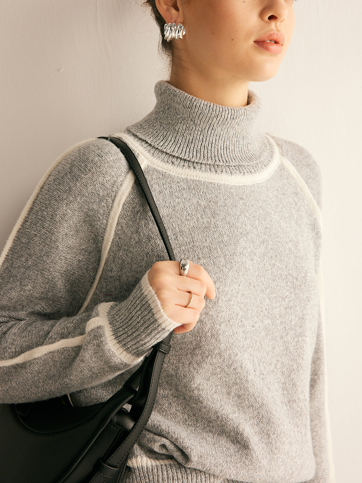 Contrast Piping Turtleneck Sweater