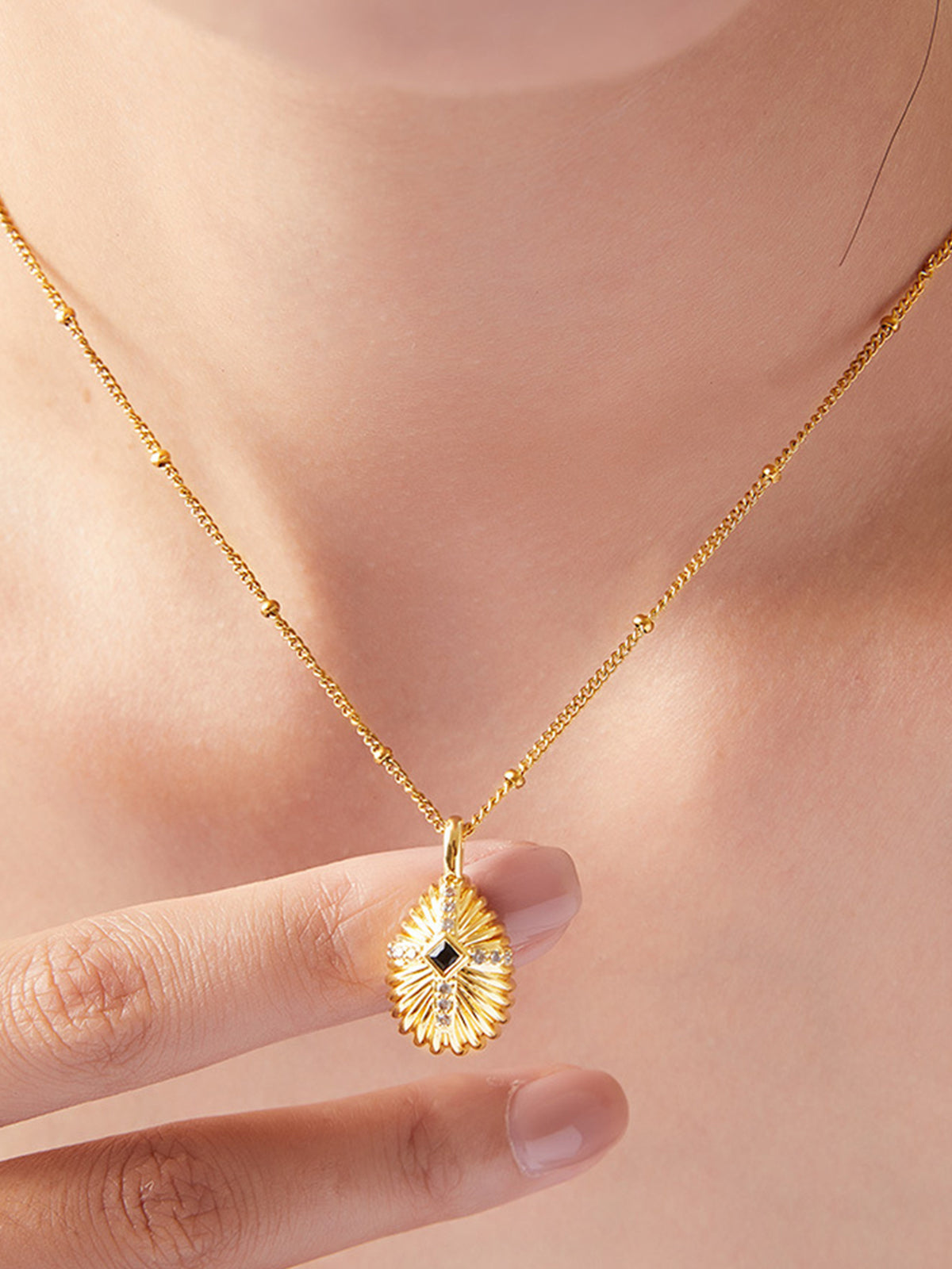 Shell Cross Set Diamond Pendant Necklace