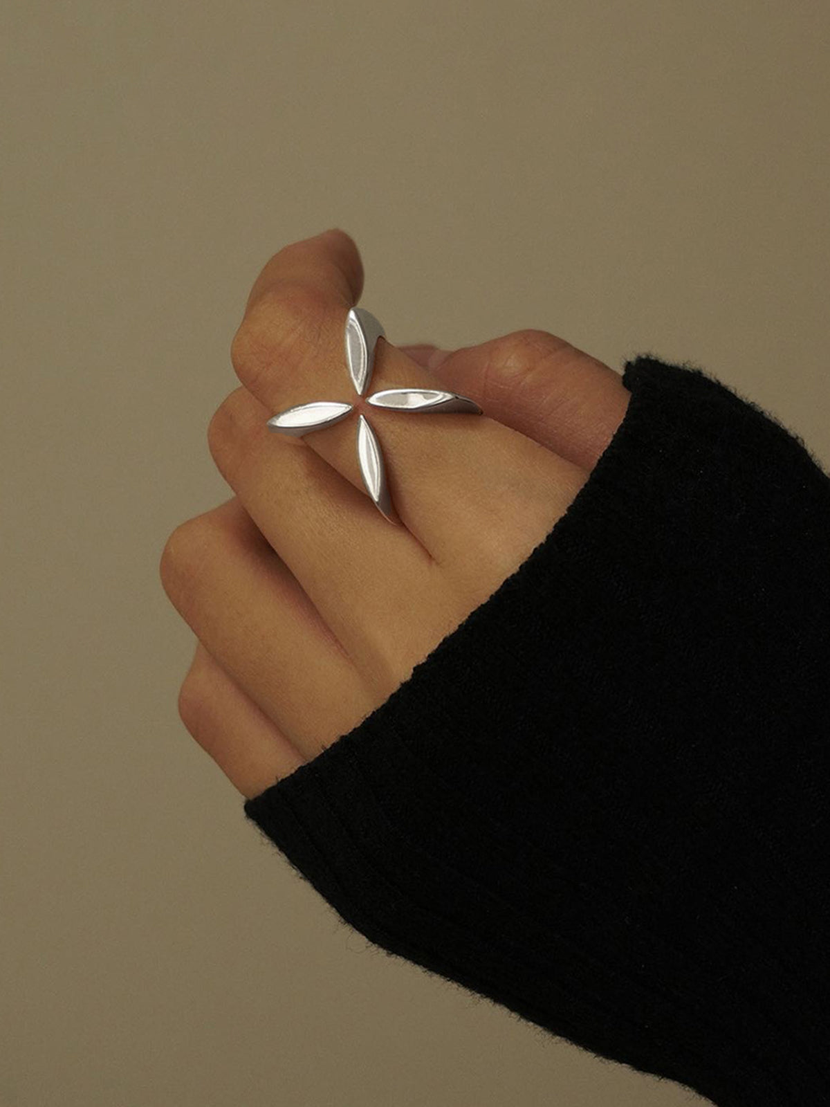 Criss Cross Four-Leaf Open Ring