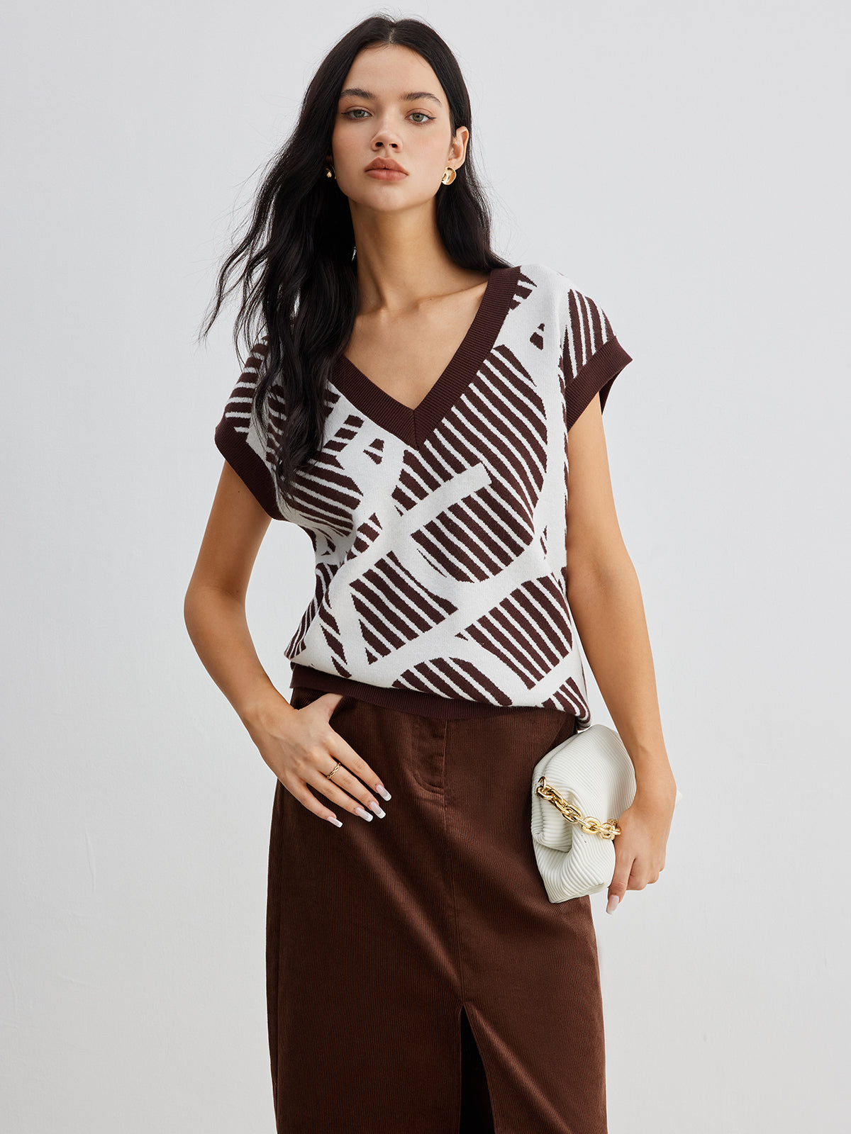 Geometric Contrast Striped Sweater Vest