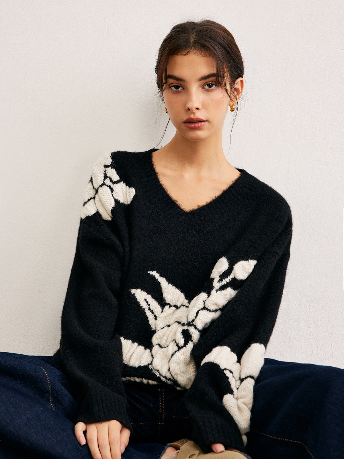 V-Neck Knit-Floral Shift Sweater