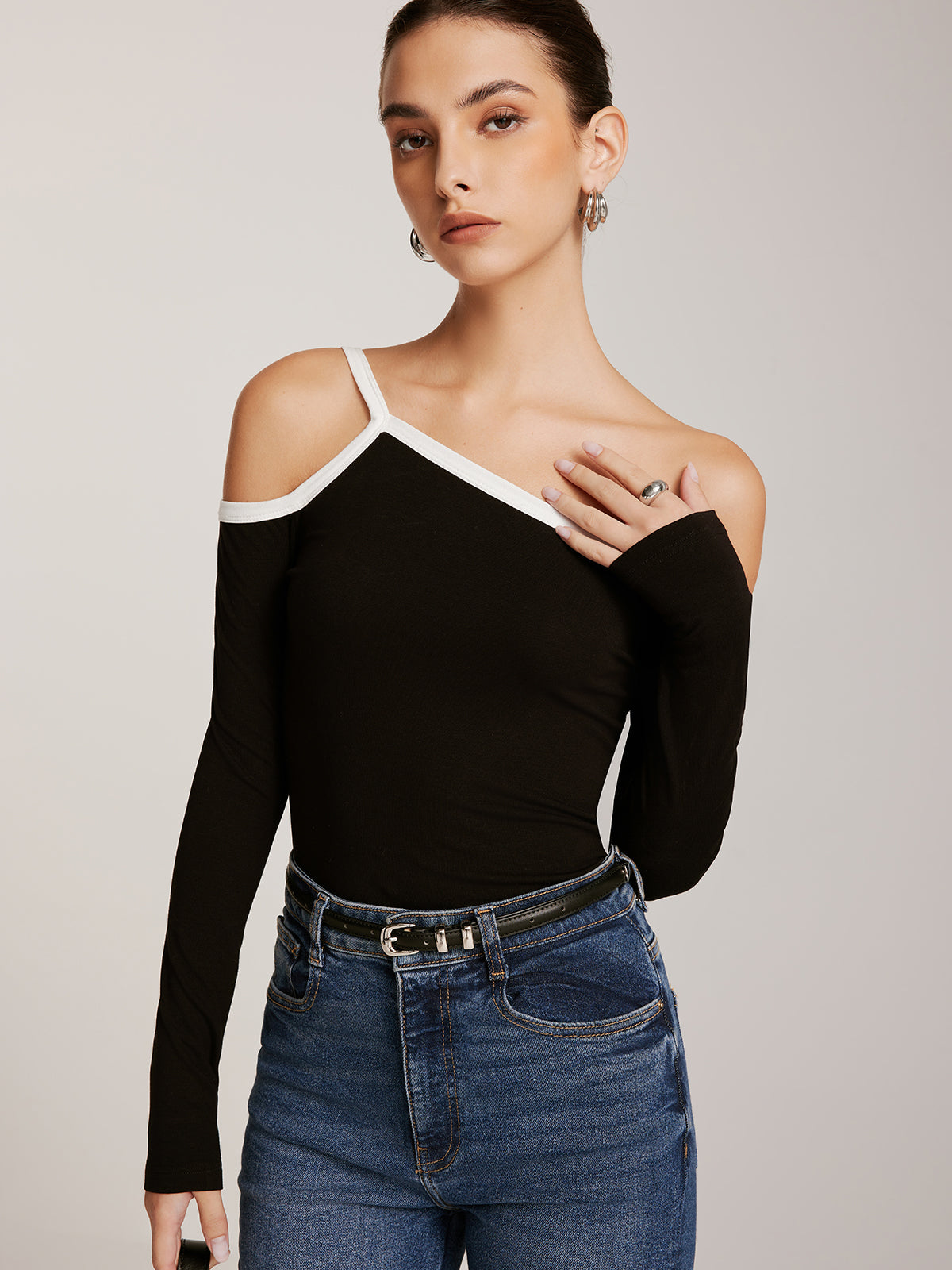 Asymmetrical Contrast Strap Slim Top