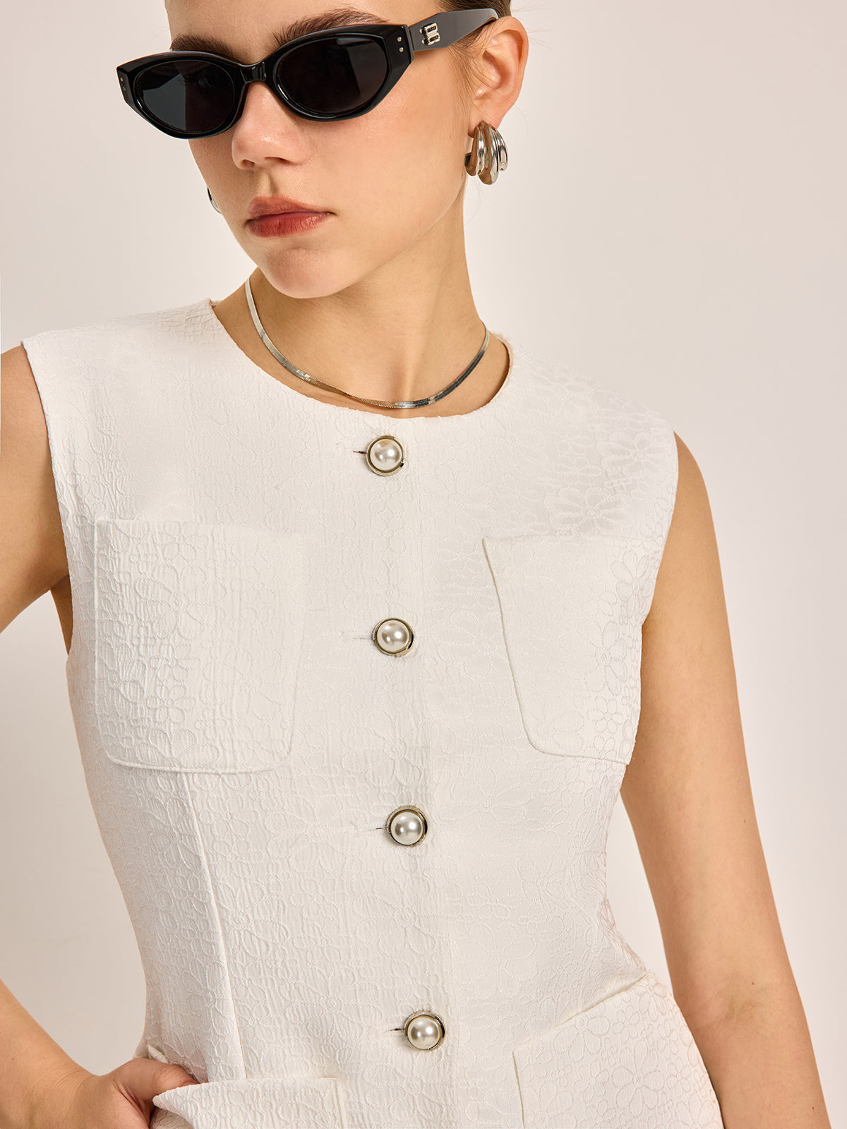 Button-Front Pockets Textured Vest Without Belt