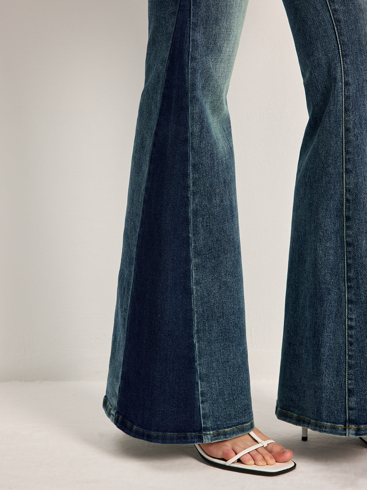 Color Block Mid-Waist Bell Jeans