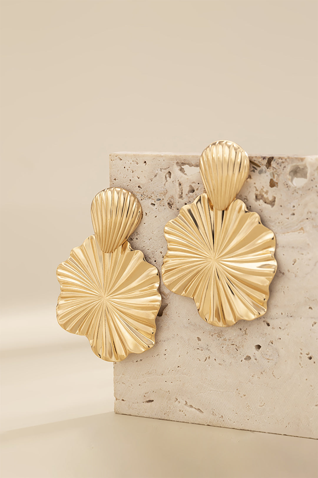 Metal Shell Ruffle Shape Earrings