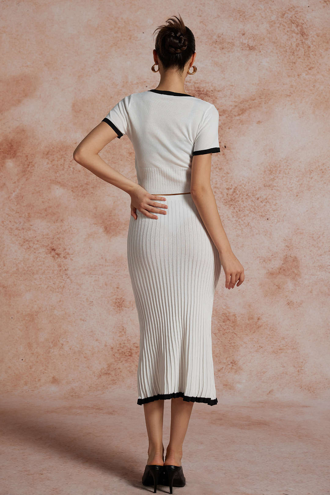 Contrast V-neck Knit Top And Pleated Midi Skirt Set