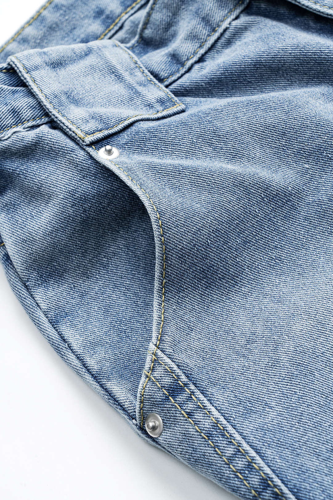 Denim Button Pocket Curve-Leg Wide Leg Barrel Jeans